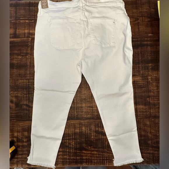 NWT- Madewell Button Fly Skinny Raw Hem Cropped Jeans - Picture 3 of 5